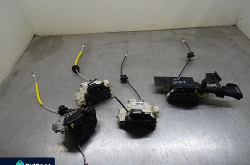 AUDI A4 B7 SEDAN 04-08 1.9TDI ZAMEK DRZWI PRAWY LEWY TYŁ