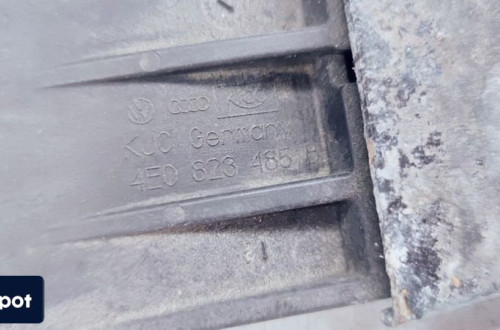 ZAMEK MASKI RYGIEL AUDI A8 D3 LIFT 4E0823485B