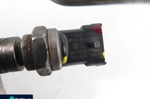 LISTWA WTRYSKOWA PORSCHE CAYENNE Turbo S 4.5 94811011552