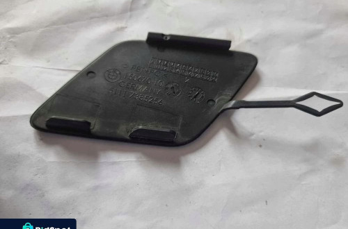 BMW 5 G30 G31 19r. - ZAŚLEPKA HAKA ZDERZAKA PRZÓD 51117385256