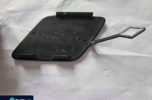 BMW 5 G30 G31 19r. - ZAŚLEPKA HAKA ZDERZAKA PRZÓD 51117385256