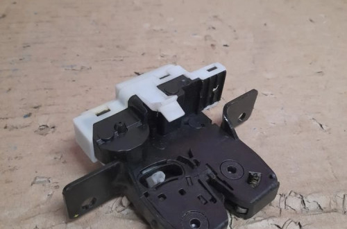 ZAMEK KLAPY BAGAŻNIKA RENAULT SCENIC II 8200075240