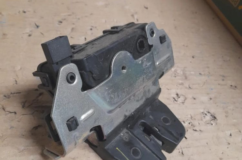 ZAMEK KLAPY TYŁ OPEL ZAFIRA B nr 495058724