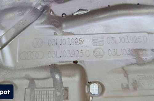 OSŁONA POKRYWA SILNIKA VW GOLF PASSAT 03L103925