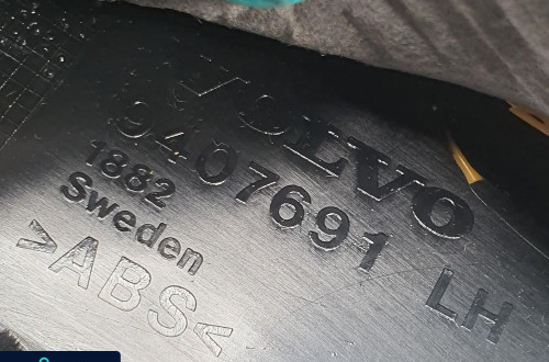 PLASTIK OSŁONA SŁUPKA C LEWA VOLVO 960 9407691