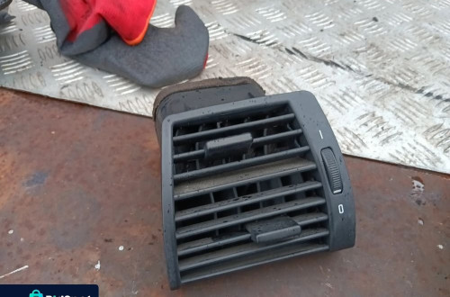 bmw x5 e53 kratka nawiewu nadmuchu deski lewa 8402215