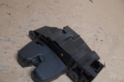 Zamek klapy bagażnika Citroen Peugeot 9671153780
