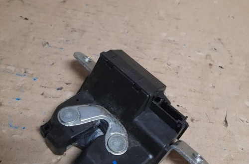 ZAMEK KLAPY TYŁ FIAT GRANDE PUNTO nr 55701971