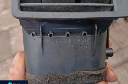 bmw x5 e53 kratka nawiewu nadmuchu deski prawa 8402216