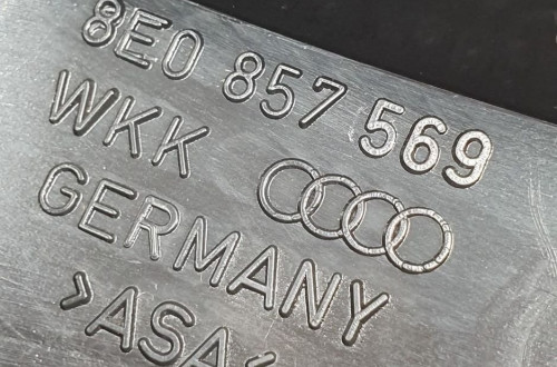 TRÓJKĄT OSŁONA DRZWI LEWY TYŁ AUDI A4 B6 8E0857569