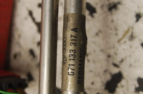 LISTWA WTRYSKOWA 071133317A 2.3 AGZ VW BORA GOLF IV SEAT