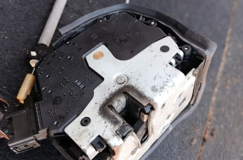 bmw x5 e53 zamek drzwi przod przedni prawy europa 8402540