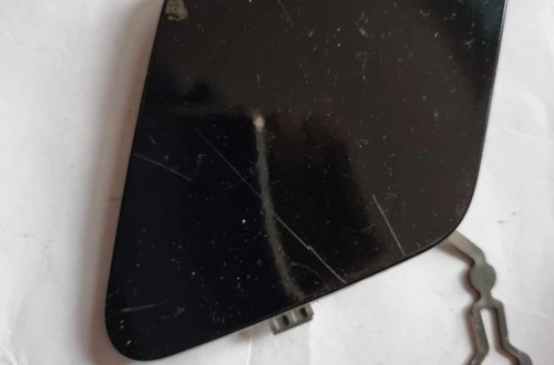 PEUGEOT 2008 II 18-20r.- ZAŚLEPKA HAKA ZDERZAKA PRZÓD 9825844580