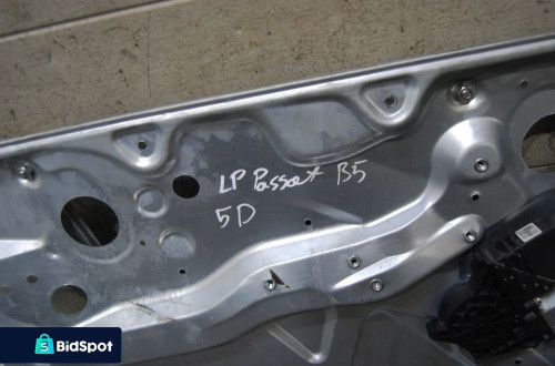PODNOŚNIK MECHANIZM SZYBY LEWY PRZÓD + SILNICZEK VW PASSAT B5