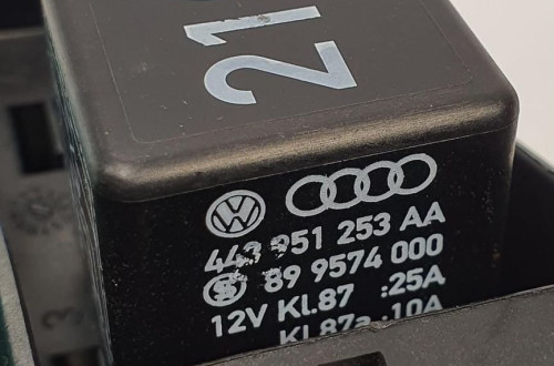 SKRZYNKA PRZEKAŹNIK 219 AUDI A4 B6 FSI 8E1937503A