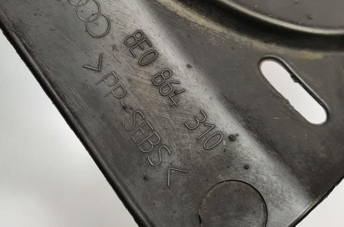 OSŁONA PÓŁOSI PRAWA AUDI A4 B6 2.0 FSI 8E0864310