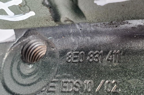 ZAWIASY DRZWI LEWY PRZÓD AUDI A4 B6 8E0831411 PARA