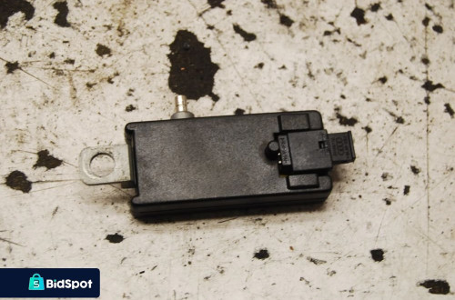 WZMACNIACZ ANTENY 8L0035225E AUDI A3 8L A4