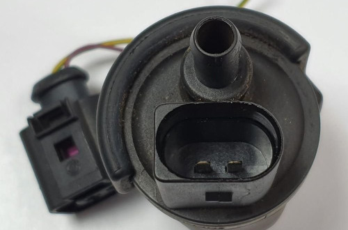 ZAWÓR PALIWA AUDI A4 B6 2.0 FSI 058133517B