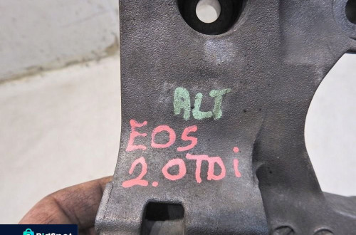 ŁAPA PODSTAWA ALTERNATORA VW EOS 2.0 TDI 038903143AF