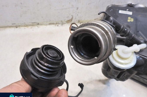 ZBIORNIK BAK PALIWA RURA WLEW KOREK VW EOS 2.0 TDI 1K0201035M