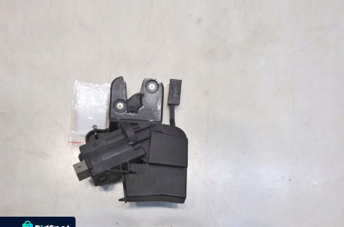 ZAMEK KLAPY TYŁ VW EOS 1Q0827645