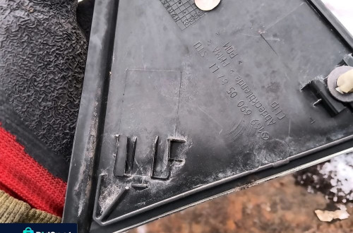 MERCEDES W169 TRÓJKAT LISTWA NAROZNIK NAD LAMPE BLOTNIKA LEWY TYL A1696900587