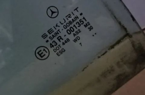 SZYBA BOCZNA DRZWI PRAWY TYŁ MERCEDES W168 NR1432