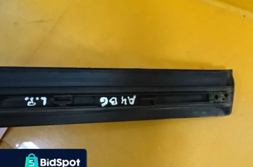 LISTWA DRZWI LEWY PRZÓD AUDI A4 B6 NR218