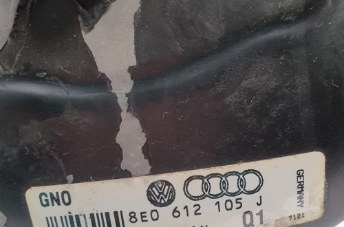 POMPA SERWO AUDI A4 B6 2.0 FSI 8E0612105J EUROPA