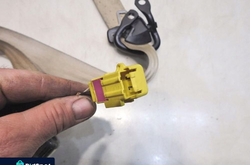 PAS BEZPIECZEŃSTWA NAPINACZ LEWY PRZÓD VW EOS 1Q1857705