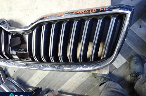 SKODA SUPERB III LIFT CHROM GRILLA ATRAPA