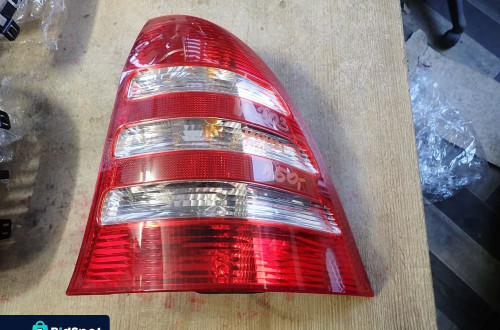 MERCEDES C KLASA W203 KOMBI LAMPA PRAWY TYŁ 2038202464R