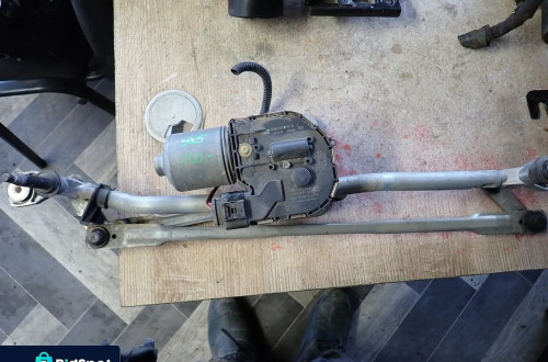 AUDI Q5 MECHANIZM WYCIERACZEK 8R1955119A
