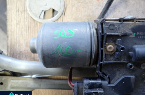 AUDI Q5 MECHANIZM WYCIERACZEK 8R1955119A