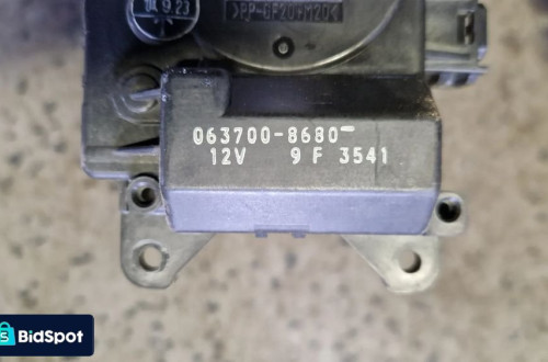 TOYOTA AVENSIS T25 SILNICZEK NAGRZEWNICY 063700-8680