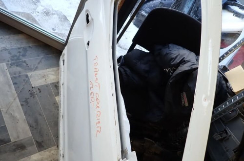 FORD TRANSIT COURIER DRZWI PRAWY PRZÓD