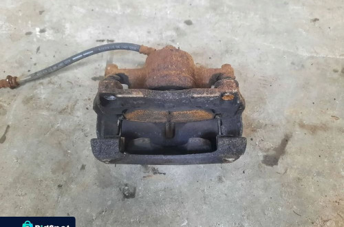 ZACISK LEWY PRZÓD PRZEDNI LEWY FIAT 500