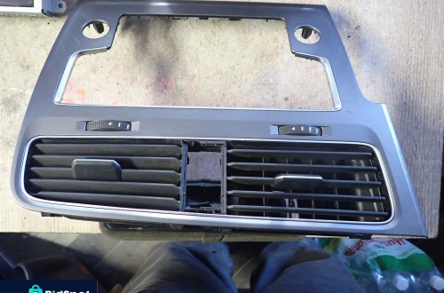 VOLKSWAGEN GOLF VII 12- KRATKA NAWIEWU ŚRODEK 5G1815735
