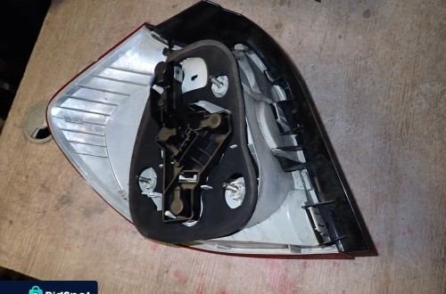 BMW 1 E87 LAMPA PRAWY TYŁ 6924502