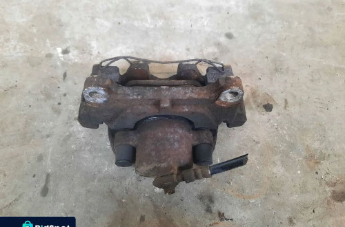 ZACISK LEWY PRZÓD PRZEDNI LEWY TIGUAN 5N