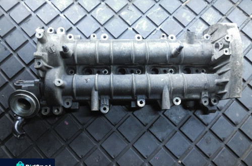 Opel Vectra C 1.9 cdti 150 KM pokrywa zaworów wałki rozrządu 55194358