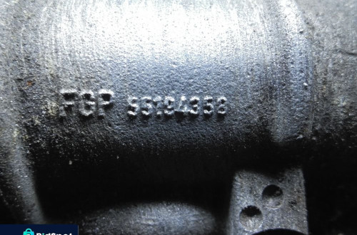 Opel Vectra C 1.9 cdti 150 KM pokrywa zaworów wałki rozrządu 55194358
