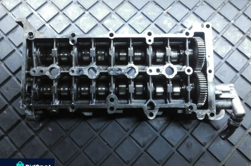 Opel Vectra C 1.9 cdti 150 KM pokrywa zaworów wałki rozrządu 55194358