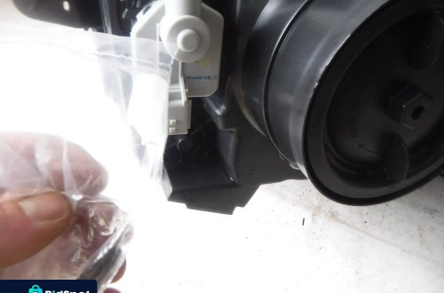 renault vivaro b 14r- lampa przód prawa nowa z uszkodzeniem