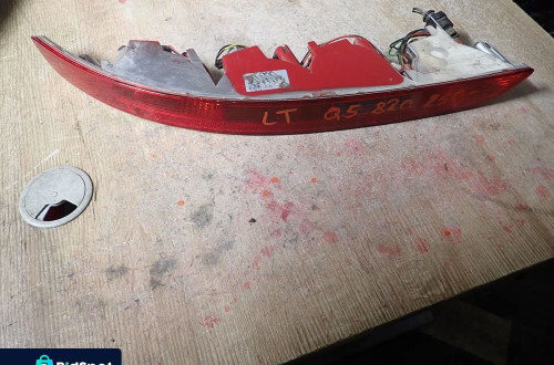 AUDI Q5 8R0 LAMPA LEWY TYŁ W ZDERZAK