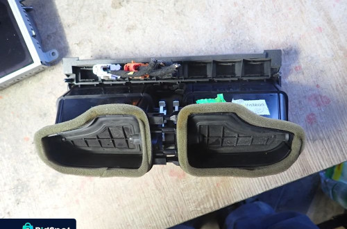 VOLKSWAGEN POLO 6R KRATKA NAWIEWU ŚRODEK