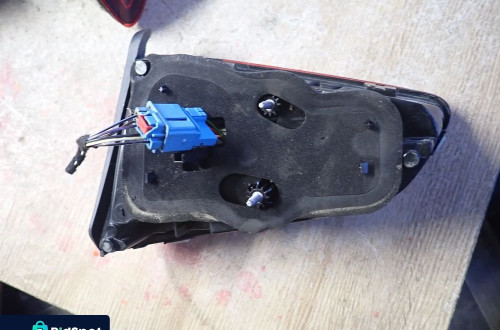 VOLKSWAGEN GOLF VII LIFT LAMPA LEWY TYŁ W KLAPĘ LED 5G0945307P