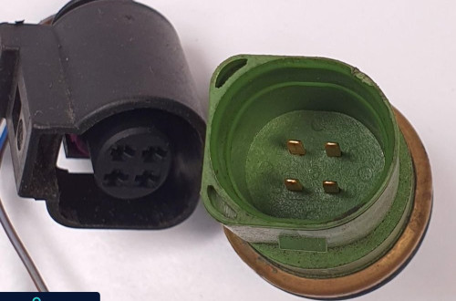 CZUJNIK TEMPERATURY WODY AUDI A4 B6 FSI 059919501A