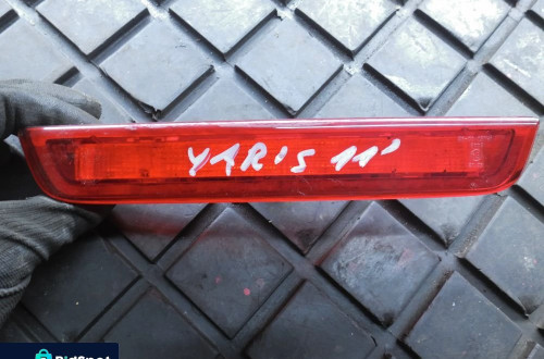 DODATKOWE ŚWIATŁO STOP  TOYOTA YARIS 2011R 815700D150 ORYGINAŁ